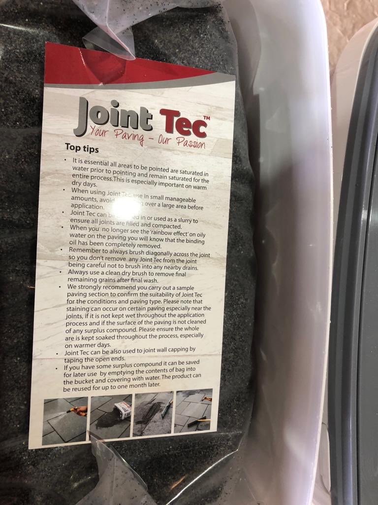 New ‘How to apply’ and ‘Top tips’ leaflet being put in all buckets of JointTec jointing compound to ensure best results.