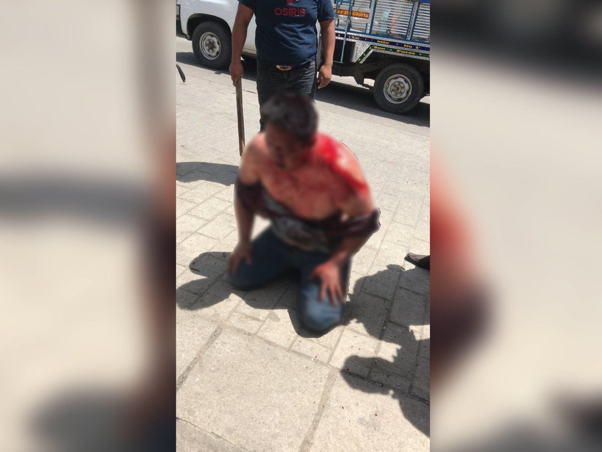 DiarioChiapas's tweet photo. 🚨#Región | Sujetos armados a bordo de dos unidades #secuestraron a un joven en la zona de #Merposur, en el callejón Guadalupano sobre el eje vial dos, en #SanCristóbalDeLasCasas
Tras una persecución, lograron dar alcance a un joven a bordo de una unidad #Vento de color rojo. https://t.co/OV2broL1Am