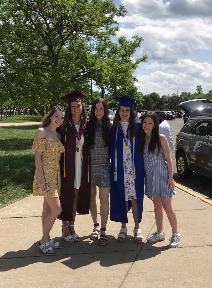 abbyjfreese13's tweet photo. Happy birthday to the sweetest girl I know!🎉❤️ I am so glad that we have become friends in this last year! I can’t wait for you to come up and visit at MSU!💚 I love you!!! Have a day as Fab as you!😊 @jennagalecki https://t.co/GzvpDadoHR
