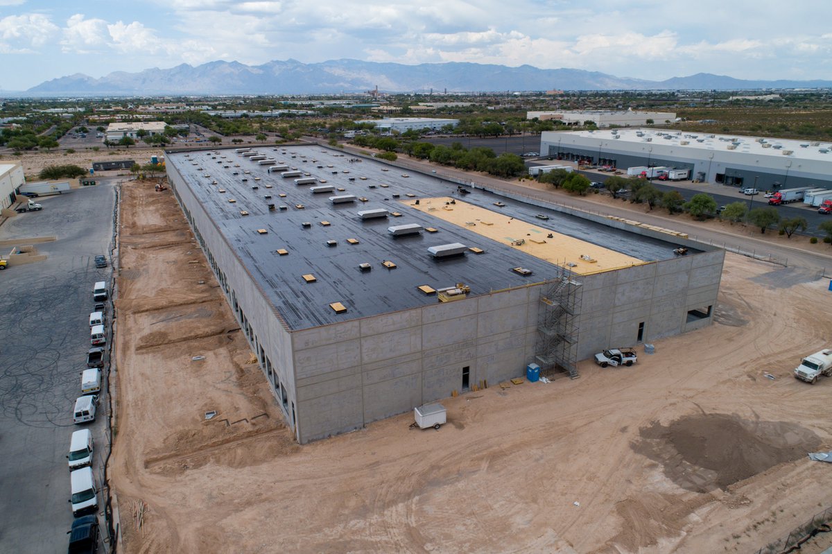 VLMKdesign's tweet photo. Nitti Builders are wrapping up their work on the Tucson Airport Distribution Center. The roof is about to be completed on the 157,000 square foot multi-tenant building in Tucson, AZ and the site will soon be paved.
#Construction #Concrete #TiltUp #ShellBuilding #Tucson #Arizona https://t.co/x4JxKm1Nxj