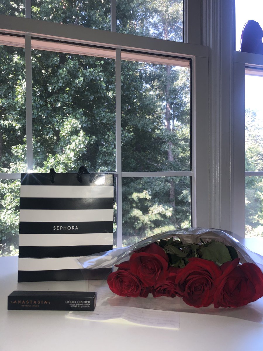 Christy__Arroyo's tweet photo. So this morning I woke up to five roses and an ABH lipgloss I’ve been wanting for a while on my desk along with a note saying I have to wear that lipgloss to a fancy undisclosed restaurant to celebrate my five months with a certain someone 🥰 https://t.co/WSrz5KwjPc