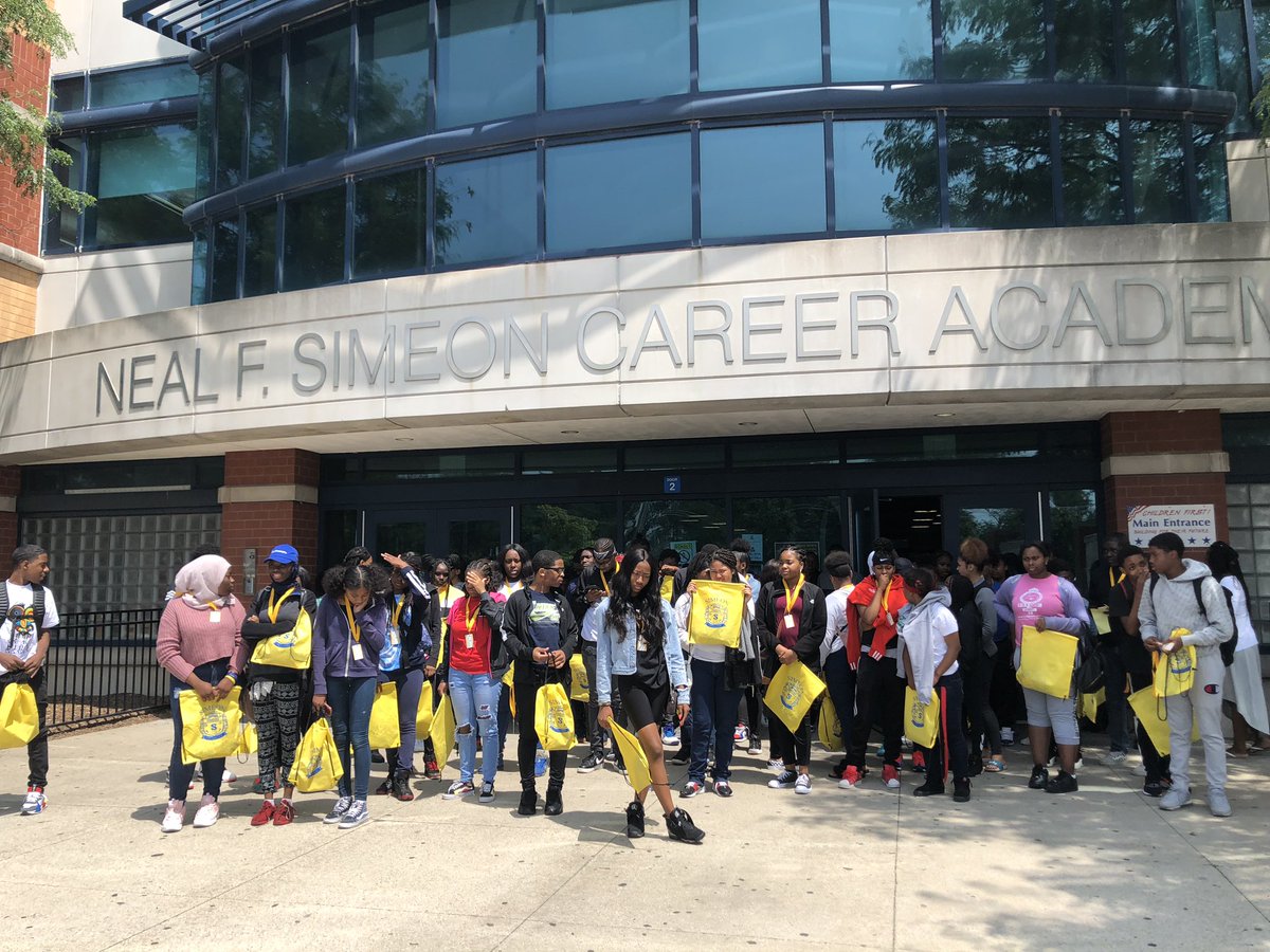 NealFSimeon_CA's tweet photo. The 🎓 class of 2️⃣0️⃣2️⃣3️⃣ is HERE! #FreshmanConnection  📓#PreppingforSuccess
#HighSchoolTransition
#SummertimeCHI 
#SecuretheBAG 🎒
#WolverinePride💙💛
@ChiPubSchools @erick_pruitt https://t.co/9pKe7ypQTW