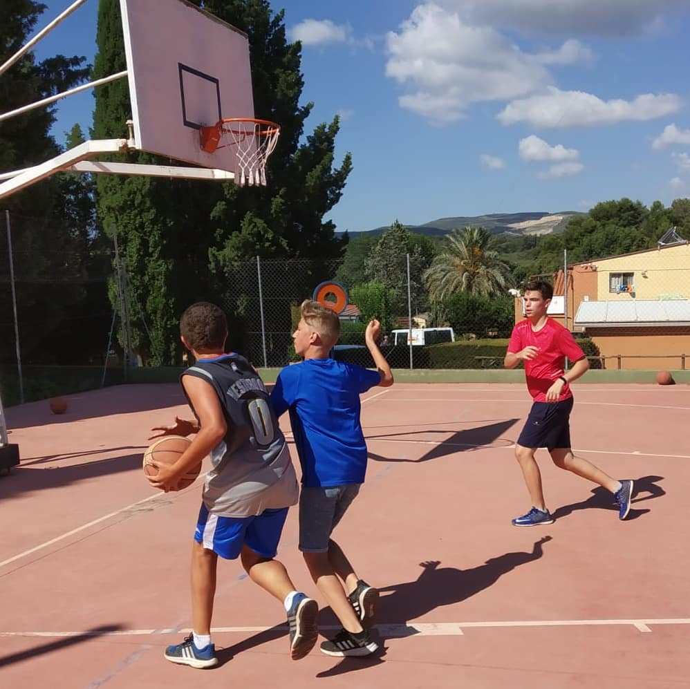 ¡Termina el Segundo día de Campus en la Tarihuela! ¡Dos entrenamientos🏀, piscina🌊 , actividades ✨ y mucha diversión! #CBSegorbe #SomosEquipo #SomosCBSegorbe