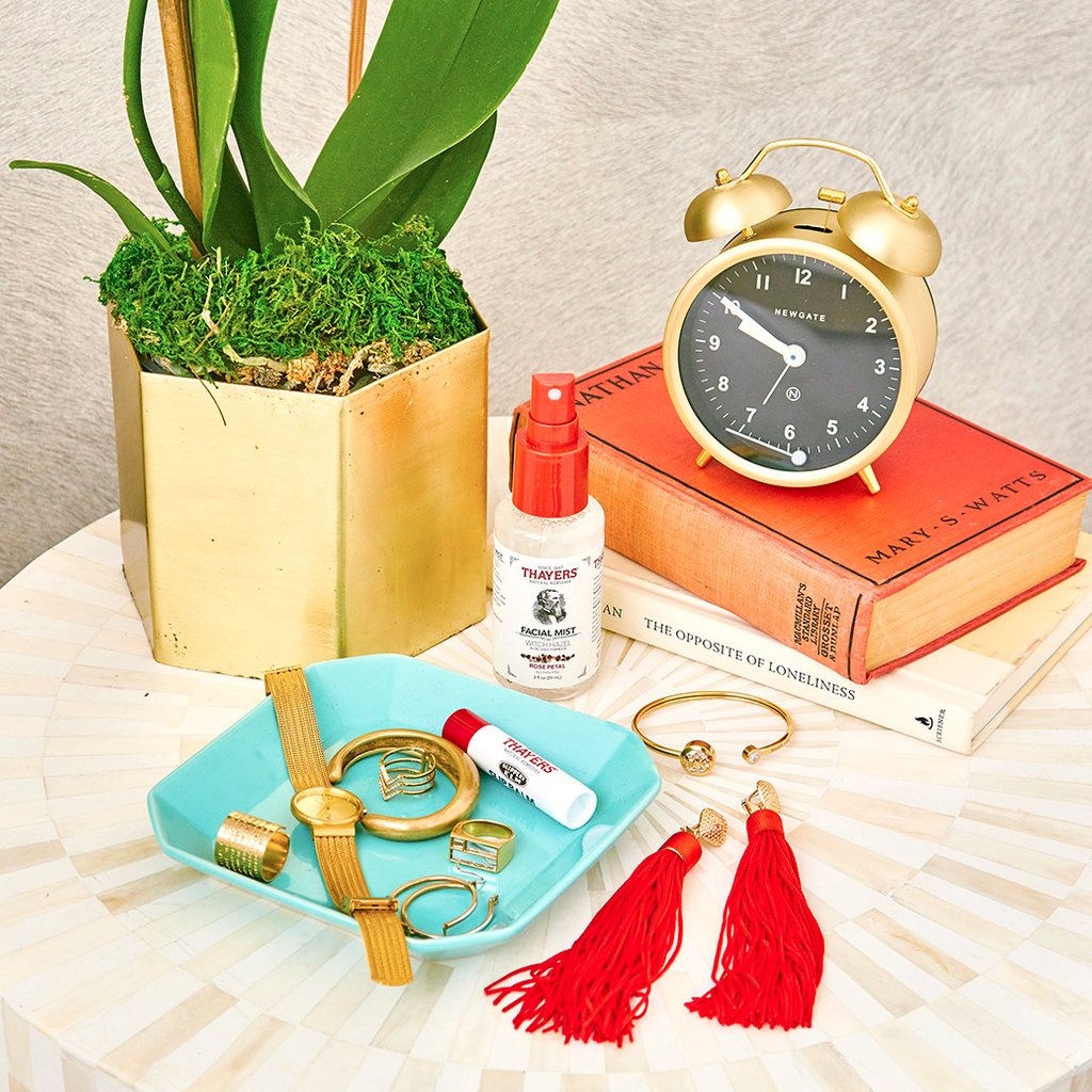 What are your bedside beauty necessities? Keep our trial size Rose Petal Facial Mist and Vanilla Bean Slip Balm on your nightstand for a reminder to start or end your day with skincare.
#thayers #since1847 #rosepetal #trialsize #facialmist #vanillabean #slipbalm #skincare