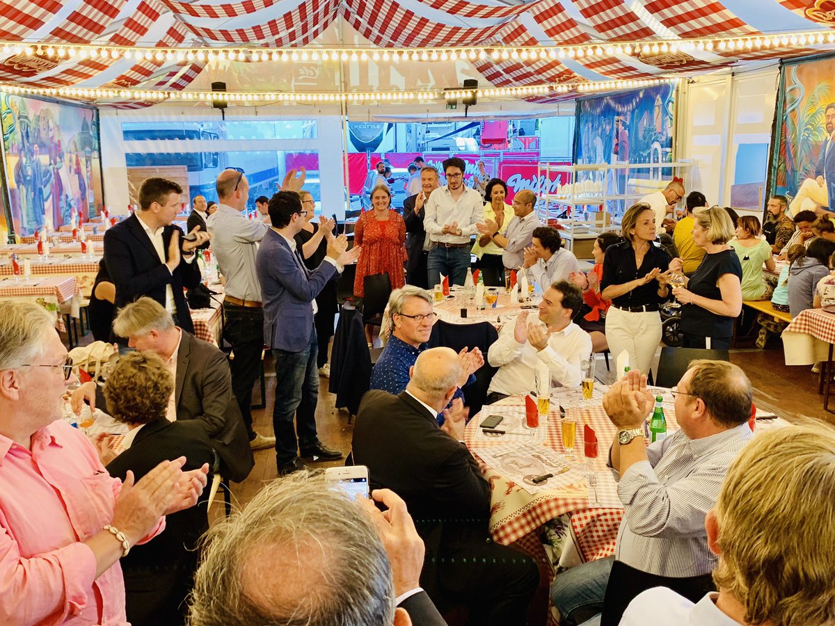 KARLOLIVE's tweet photo. Quel bonheur de retrouver ce soir plus de 80 membres du @ClubdesLoges pour fêter les 7 ans du Club à la fête des loges ! #anniversaire #tradition https://t.co/6eJFPtZL0F