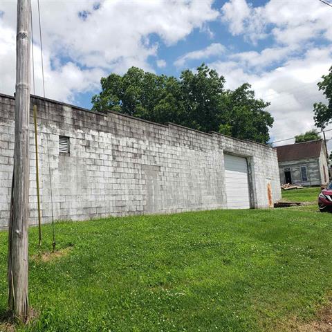 CButlerTeam's tweet image. Congratulations to Mindy Woodward on her NEW LISTING!   Warehouse with lots of possibilities.  10810 North St., Cynthiana, Indiana. Contact Mindy at 812-483-1309 for more information.  #NEWLISTING #CharlieButlerTeam #Evansville #RealEstate