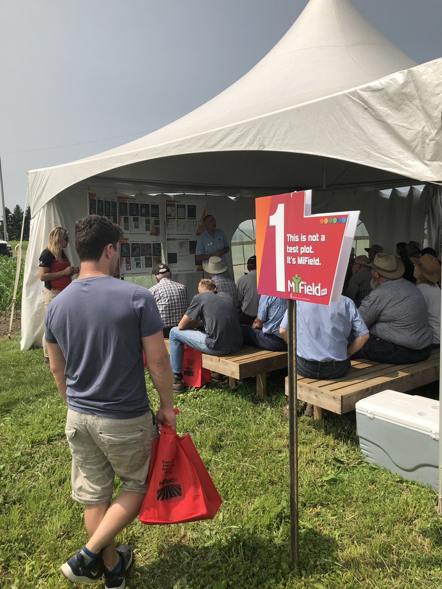Great learning event with @FS_PARTNERS #BYWN19 in Ayr <a href="/RossRBender/">Ross Bender</a> talking nutrients <a href="/217BrianH/">Brian Henze</a> new tech in Ag and <a href="/aaron_stevanus/">Aaron Stevanus</a> growth and development of corn