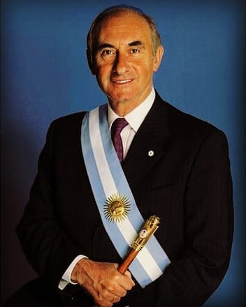 Itongadol's tweet photo. DE LA RÚA. MINISTRO #AVRUJ DESTACÓ LA FIGURA DEL EX PRESIDENTE COMO “UN GRAN DEMÓCRATA”
https://t.co/VqNgeAVIoD
@clauavruj @mauriciomacri @marquitospena #DeLaRua #Argentina https://t.co/LwSCk5FC8m