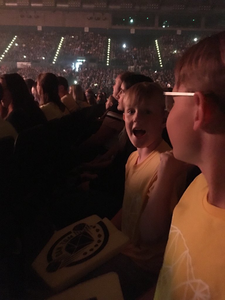 ladyinthevan's tweet photo. @dantdm Amazing @dantdm My boys LOVED the show in Birmingham. Well done! 👊🏻 https://t.co/4sG1Qp0mDI