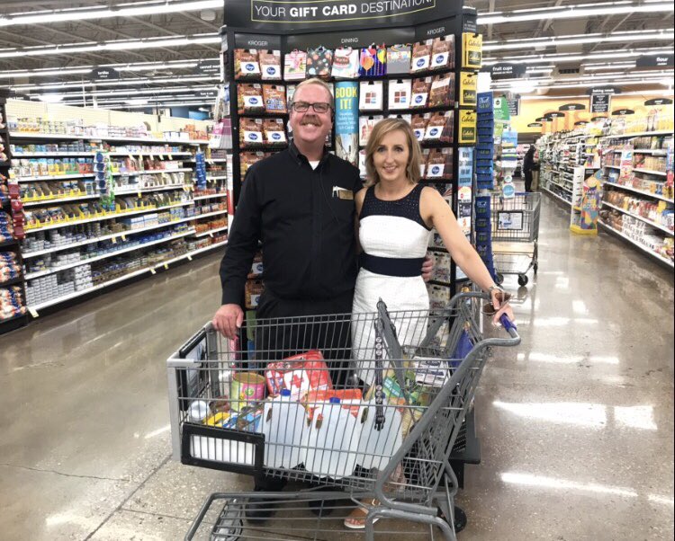TheTiffanyCraig's tweet photo. How much water should you buy per person per day when preparing for tropical weather? Hint... 3 day supply in cart 😉 #khou11 #four11 #htownrush Thanks @kroger for the story help #khouweather https://t.co/bjL0Ktb1WC