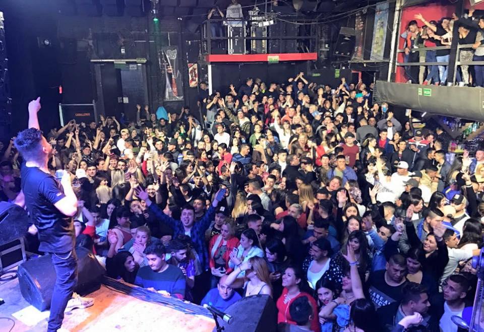 damicordoba's tweet photo. EXPLOTÓ LA JUNGLA A PUERTAS CERRADAS! 
Muchísimas gracias a todos por acompañarme en una noche única! Estoy muy contento de haber vuelto a #LaJungla, un lugar que me vio crecer en mis primeros años! No hay que olvidarse del lugar donde uno creció! Gracias a todos por acompañarme https://t.co/3UCseuxOAK