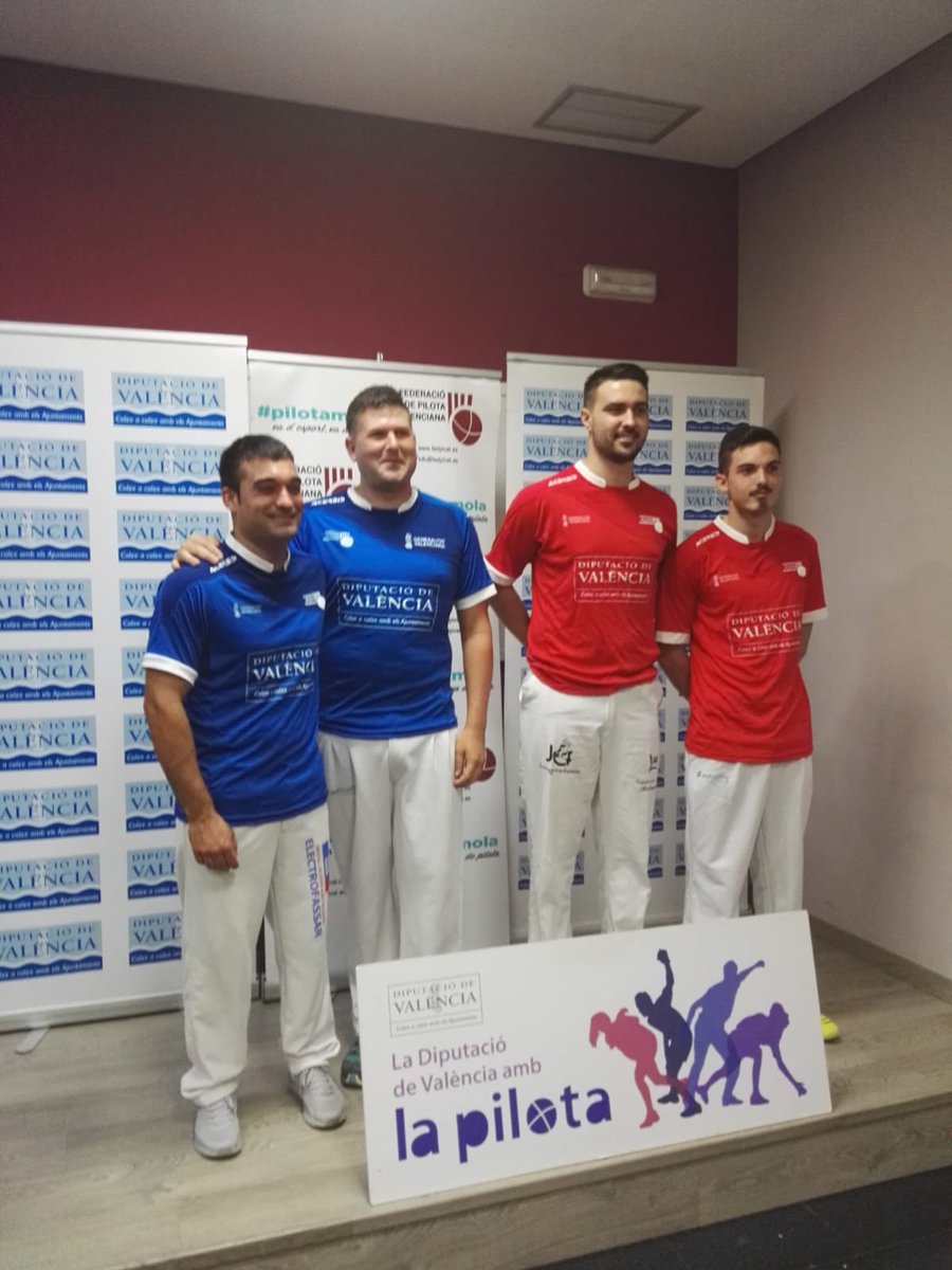 Presentació aquesta vesprada a Almussafes de les finals de frontó per parelles on el club comptarà amb Vinalesa B per optar al títol. Ànims! #pilotavalenciana