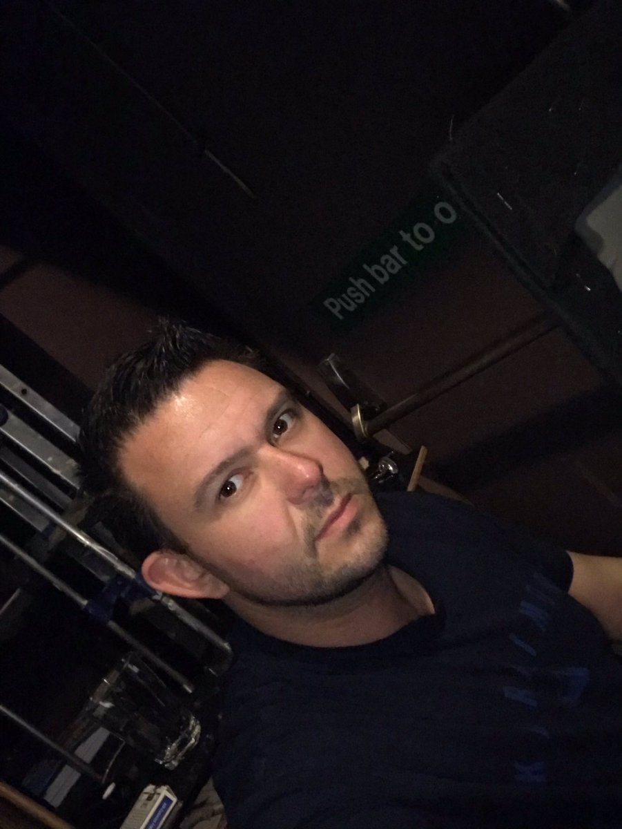 M_FrancisMagic's tweet photo. Backstage ready for showtime!! https://t.co/lXTMWLI1m5