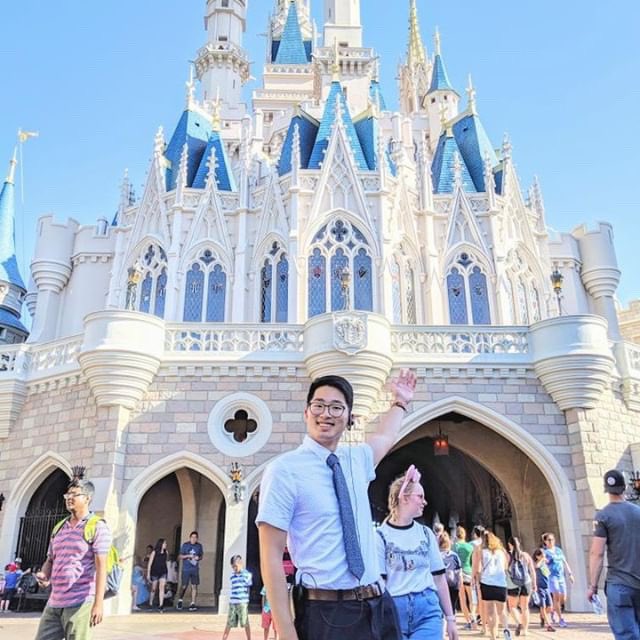 CastConvo's tweet photo. 🐭MEET DANIEL! If you have parked in the Disney parks parking lots, you know just how big they are and how easily it can get a bit hectic. ✨ Thank you, Daniel for sharing your experiences with us!

✨Apple: https://t.co/aKK2i0cXdu

✨Spotify: https://t.co/JTGC3HVpRU https://t.co/sxDDs1VRTx