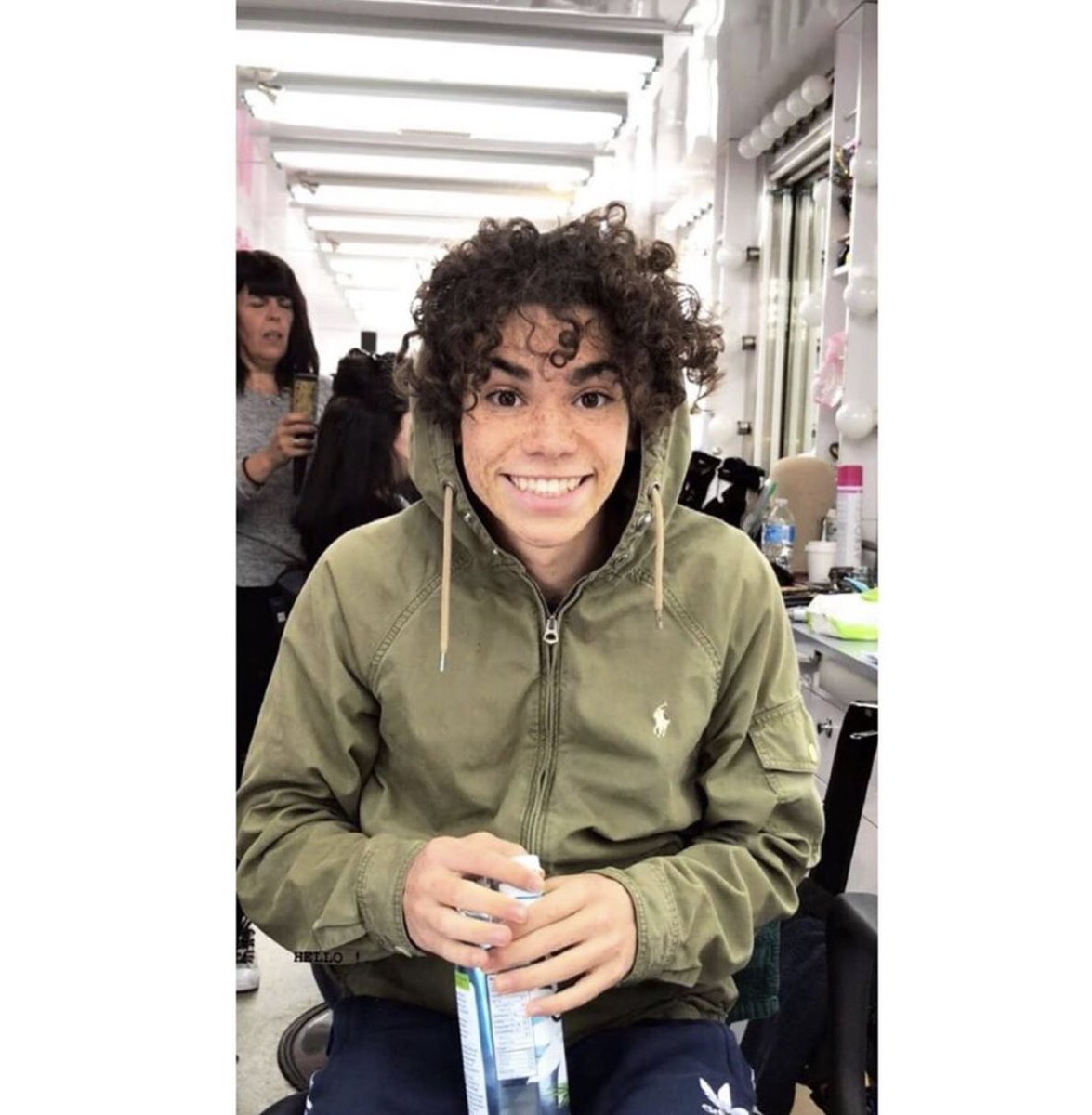 Angelstylesss's tweet image. I could only imagine how the people closest to cam must be feeling rn 💔 
&amp;amp; to them I’m so so sorry for your loss..
I was lucky enough to meet this amazing, beautiful human &amp;amp; it was so special. He’s so down to earth, with a bright contagious smile, welcoming arms &amp;amp; warm hugs.