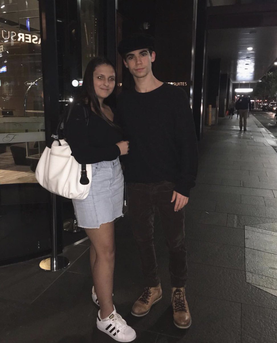 Angelstylesss's tweet image. I could only imagine how the people closest to cam must be feeling rn 💔 
&amp;amp; to them I’m so so sorry for your loss..
I was lucky enough to meet this amazing, beautiful human &amp;amp; it was so special. He’s so down to earth, with a bright contagious smile, welcoming arms &amp;amp; warm hugs.