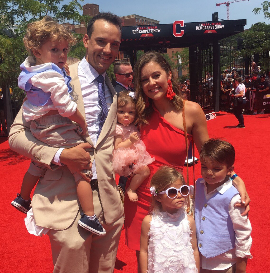 X 上的Mark Berman：「Former #Astros pitcher Charlie Morton, now with  @RaysBaseball, and his family at the All-Star Red Carpet Show.   / X