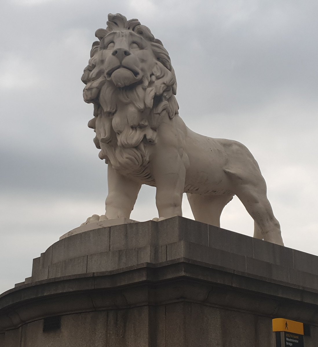 Corbwin's tweet photo. Is it just me or are Westminster's lions looking pretty anxious at the moment. #brexitshambles https://t.co/mC04ghvRV4