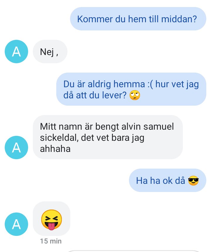 Sonen hänger med kompisar, är på stranden, på bio, spelar fotboll, käkar pizza, ja helt enkelt har ett härligt sommarlov. Den oroliga modern swishar matpengar och skickar sms m jämna mellanrum för att se så han lever. Tydligen känner han mig &amp; vet att jag behöver lugnas 😇