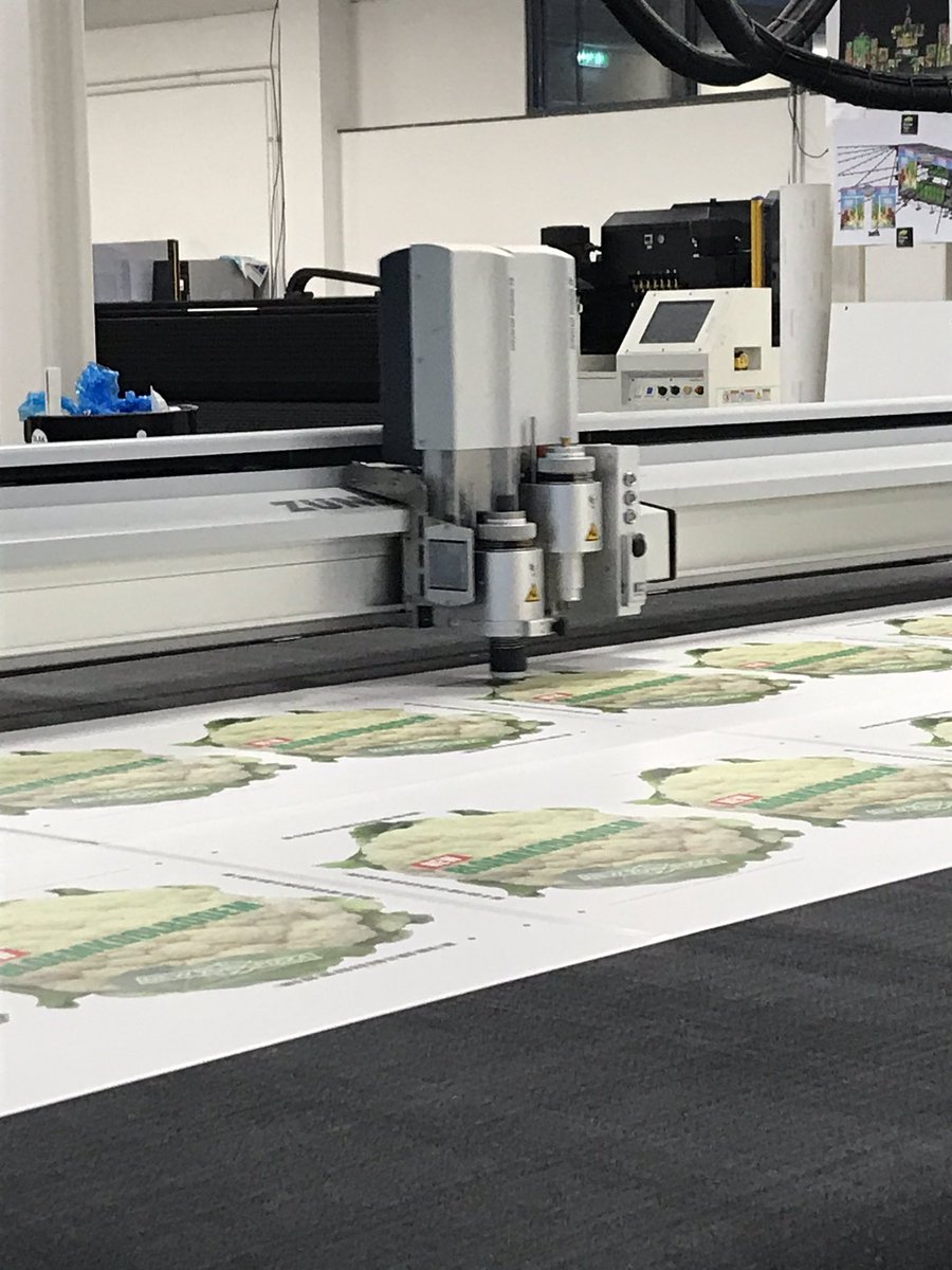 En de productie gaat nog even door. #passievoorprint #zund #hoindigo