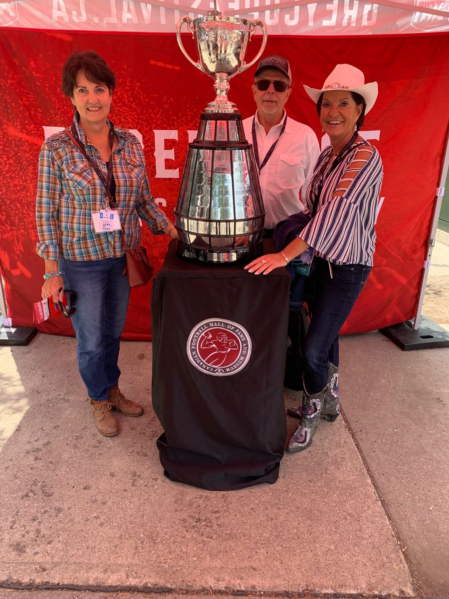 TammyTruman's tweet photo. ⁦@GreyCupFestival⁩ ⁦@calgarystampede⁩ ⁦@sneller80⁩ ⁦@dkthreesixty⁩  Great to see my friends sporting the Grey Cup today on way to  ⁦@CS_Rodeo⁩ https://t.co/hIEHihTUkv