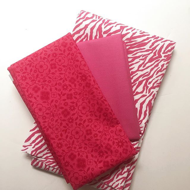 amynicolestudio's tweet image. I know. I know, what is happening here?! ... PINK!? ....On MY cutting table??? .
.
All I gotta say is one little seven year old (soon to be eight!) is going to be really happy when I’m done ✂️✂️ #selflesssewing #sewingforgirls