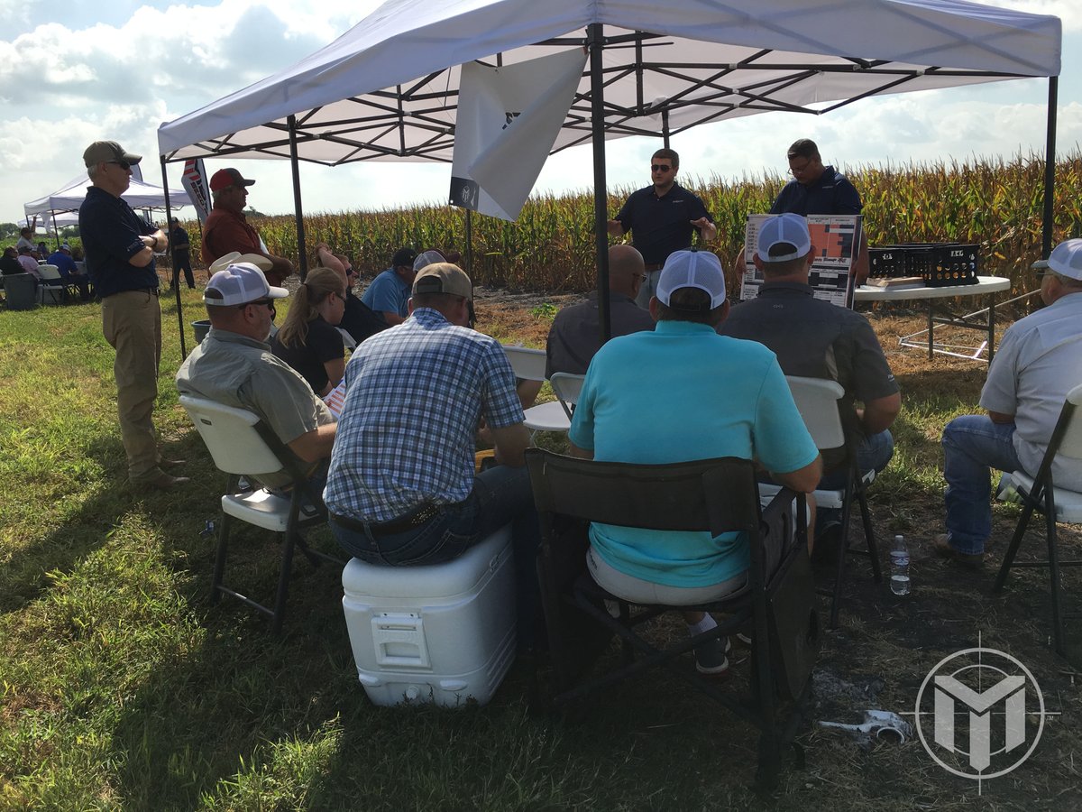 SeedMission's tweet photo. It's that time again! Field Day's got kicked off today in Port Lavaca #Texas. @PinnacleAgLLC reps get to see and touch our newest hybrids and varieties. They also get a sneak peak at @Innvictis newest game changing products! Ask your rep for a plot tour near you! https://t.co/yQICnErx9t