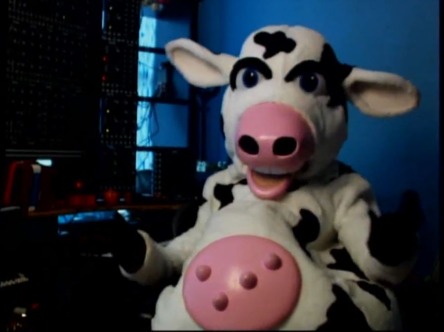 CavitySam's tweet photo. Happy #CowAppreciationDay to my most favorite cow in the entire world, Cow from Nickelodeon's U-Pick Live! He was also featured in Nickelodeon's WACK as "Cowabunga"!! #upicklive #Nickelodeon #mascot https://t.co/Rt2uojFAbF