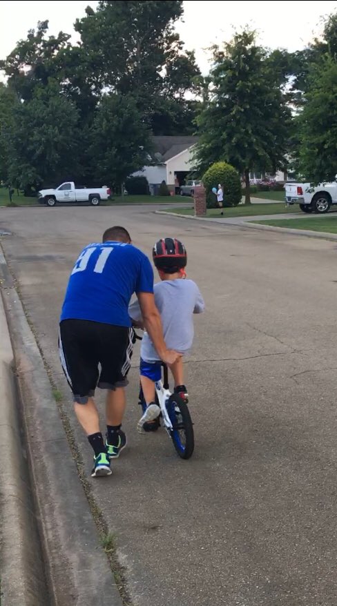 abono_squires's tweet photo. @BonoMatt doing his dad thing and teaching little man how to ride without training wheels! 🚲💙#summergoals #notrainingwheels #welovesummer https://t.co/CORrrBOiQC