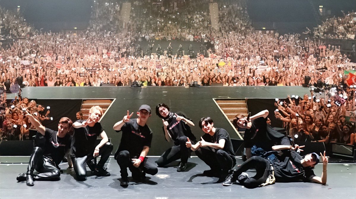OfficialMONSTAX's tweet photo. [#MONSTA_X]  
2019 MONSTA X WORLD TOUR 
2019. 07. 09 TUE
#WE_ARE_HERE in #LONDON 

#MONSTAX #몬스타엑스
#WEAREHERETOUR https://t.co/IDuhiLZoXM