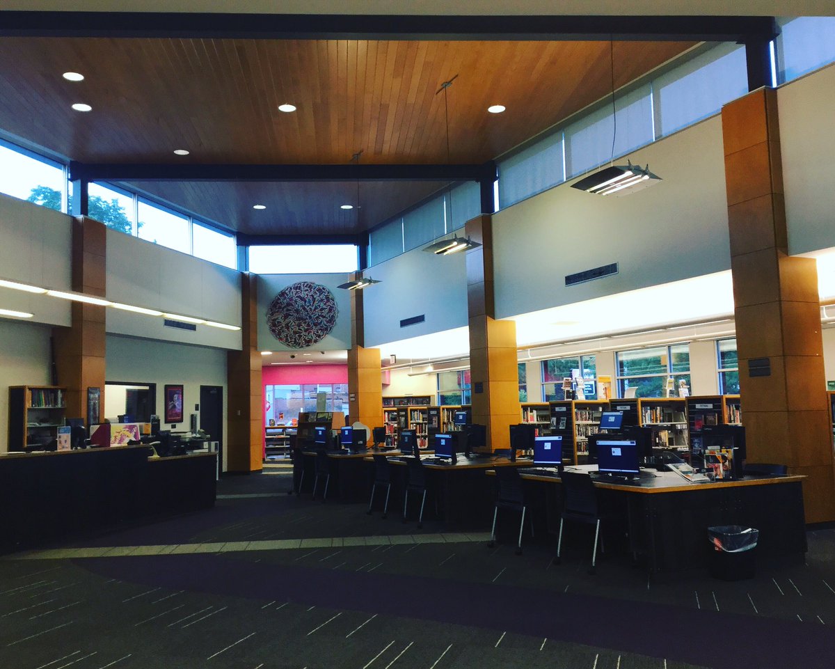 ToledoLibrary's tweet photo. It’s closing time here at South Branch Library and we want to thank everyone who came along for the takeover. #southbranch #tlcpl #signingoff #takeovertuesday #southbranchistheplacetobe https://t.co/oM4mzzwOSu