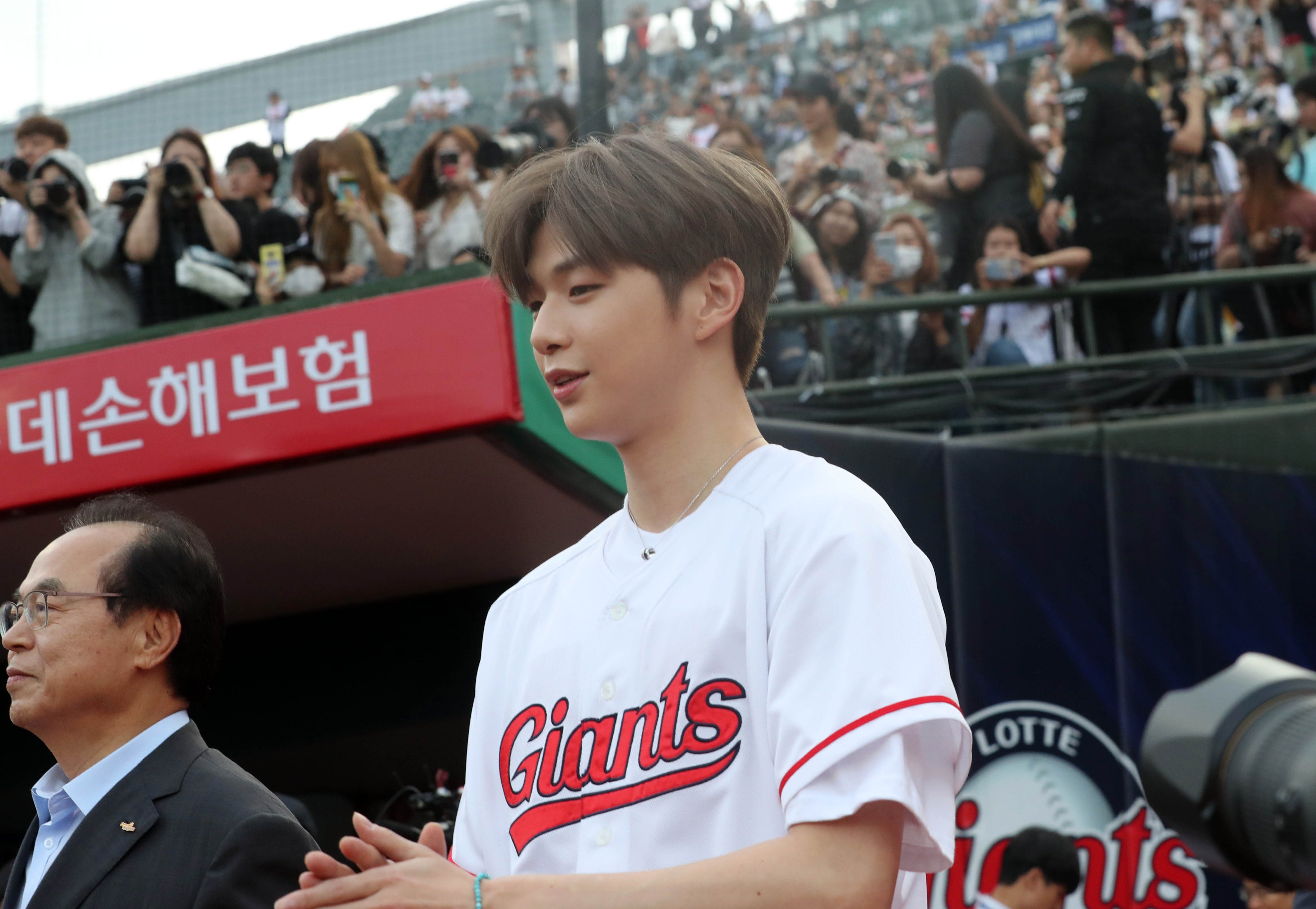 Lotte giants cheap shirt