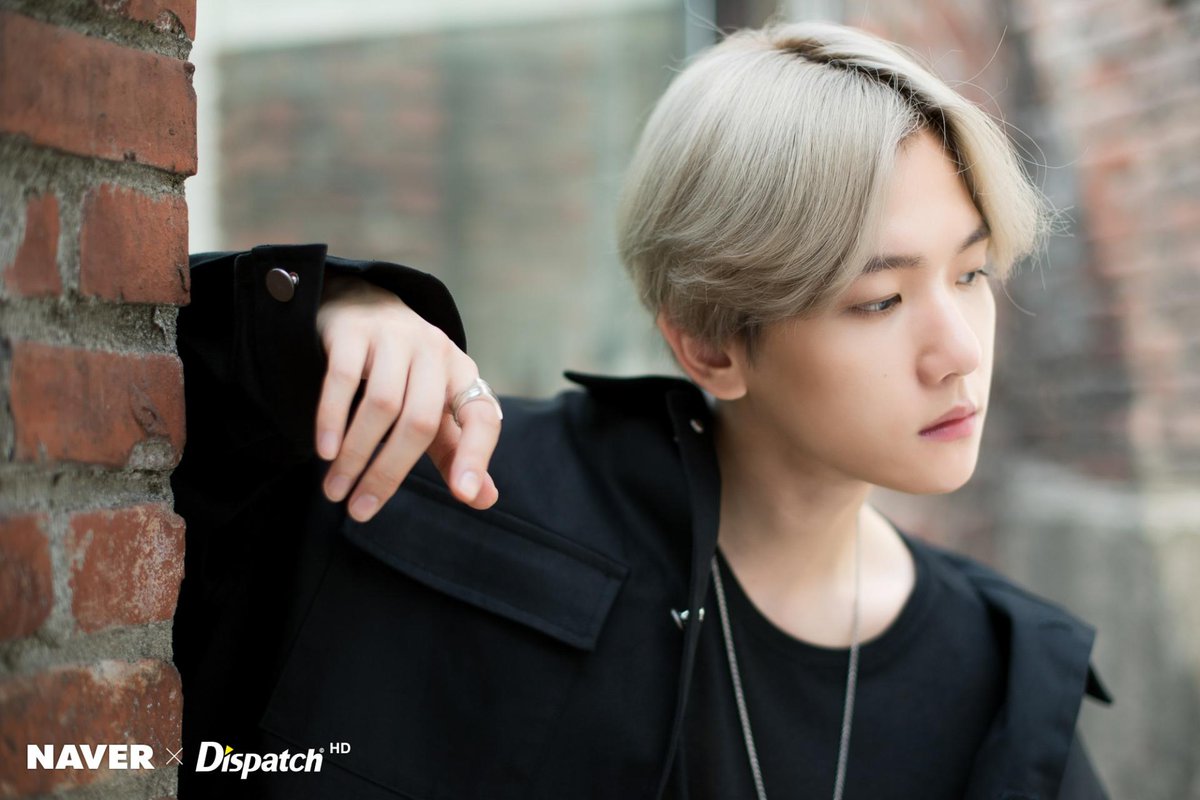 Vliveofficial's tweet photo. [HD 포토] 회색 도시 밝게 물들이는 거?🌈 그거 울 큥 자체발광 아니겠어요~?😤✨ 가만히 있어도 분위기 철철 흘러 넘치는 최고의 마스터피스‼️😂💦 영앤핸썸의 표본 변배큥만 있다면 세계 평화 문제 없겠어요~🕊️

▶https://t.co/2qRL9sMq5U

#엑소 #EXO #백현 #BAEKHYUN #VTODAY #디스패치 #HD포토 https://t.co/je6XMjiv9l