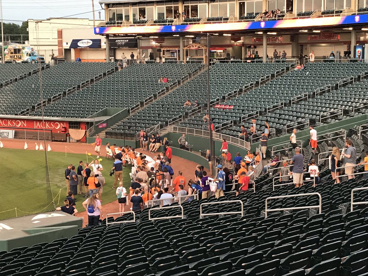 hundmatt's tweet photo. It’s a V for @lansingignite both in the match, and the line of fans looking for autographs—thanks for winning on LSJ Day! #LIFC #IgniteTheNight #LSJmeets https://t.co/nY3UCR5F1h