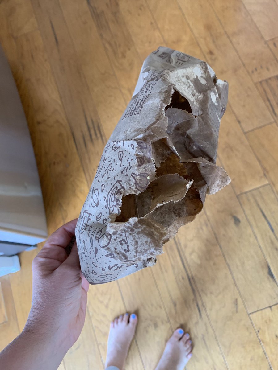 DashofLes's tweet photo. Oh @ChipotleTweets that was bad, so so bad. Ruined my new white pants due to an absent minded staff AND a nasty bug in my lettuce? Del Amo location in Torrance, CA https://t.co/G72oV4gt8t