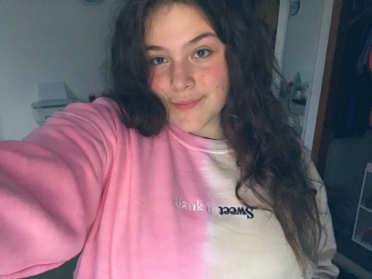 pastureangel's tweet photo. can we talk about how frickin cute arianas tour merch is??! #SWTStPaul 🧚♀️ https://t.co/5H9dMGNrV2