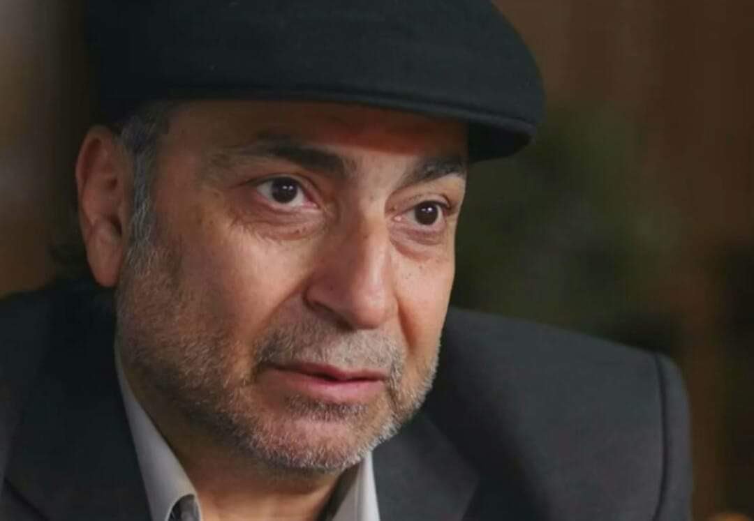 بنعيش عمرنا و بنحب مرة واحدة و بقيت العمر بنقعد نفتكر الحب دة.

"تراب الماس"