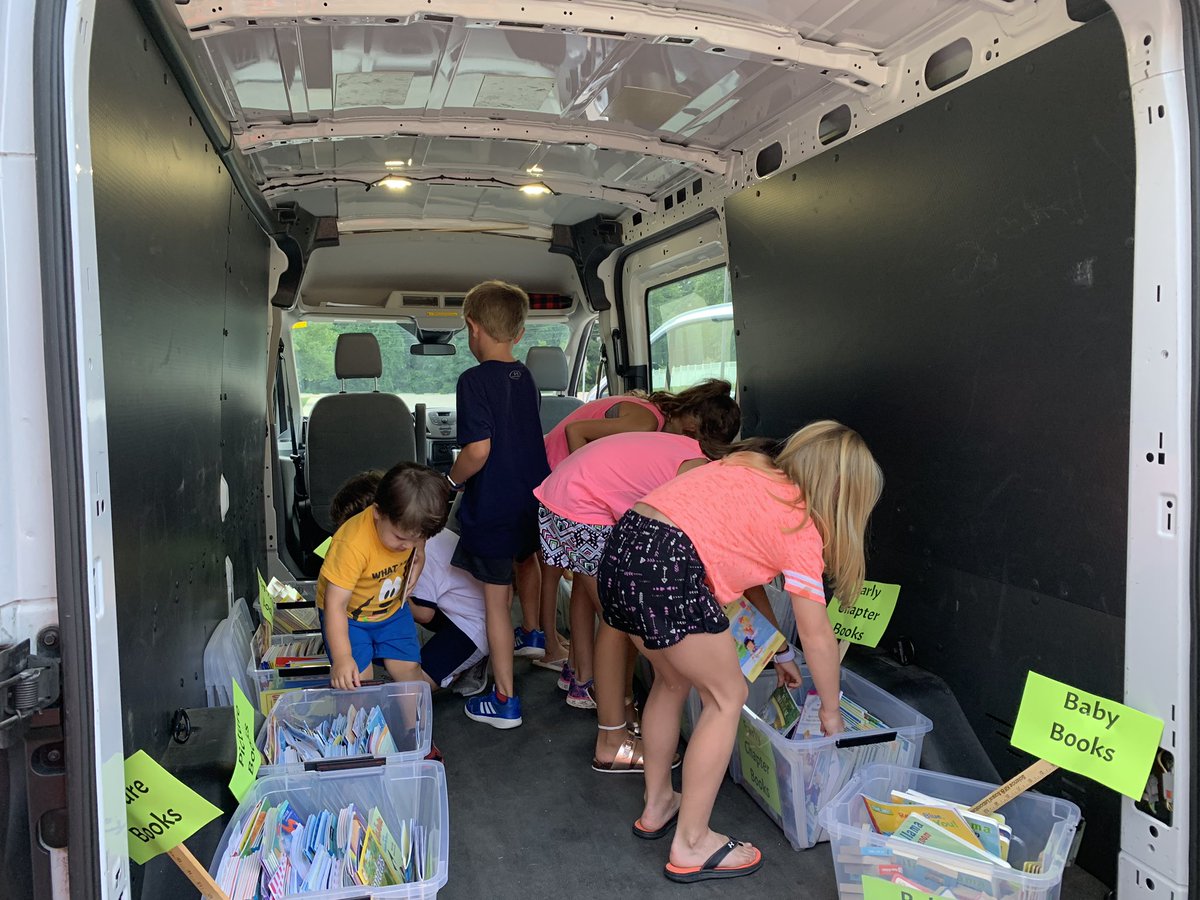RockwoodSupt's tweet image. Dr. Stefanie Steffan and I provided many books to Rockwood students during round two of the Rockwood Book Bus Tour.  The tour resumes tomorrow afternoon.  We hope to see you!