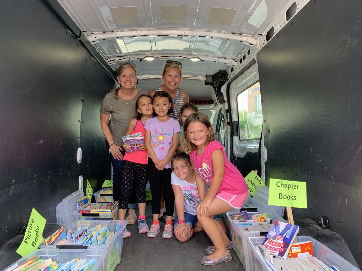 RockwoodSupt's tweet image. Dr. Stefanie Steffan and I provided many books to Rockwood students during round two of the Rockwood Book Bus Tour.  The tour resumes tomorrow afternoon.  We hope to see you!