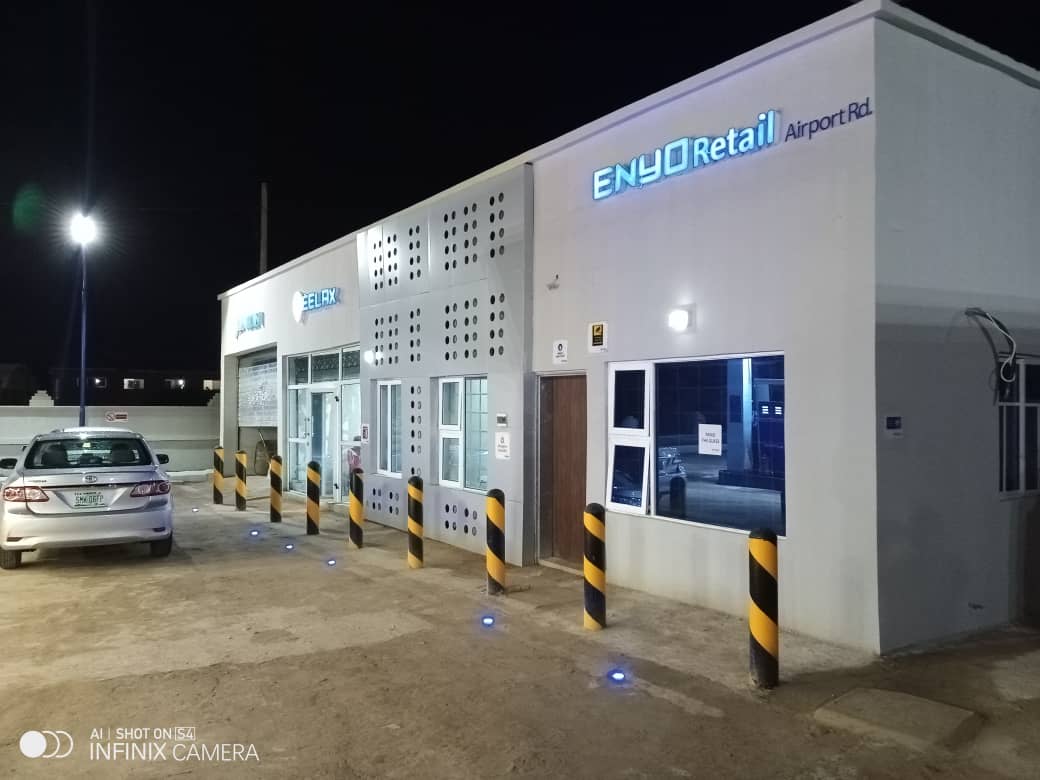 emperochris's tweet photo. Ladies and gentle men I give to you Enyo Retails and supply. In Enyo Retail, 1 litre is 1 litre. 
Our products include: PMS, AGO, DPK, Quality Castro brands of lubricants, superior liquefied cooking gas, high tech vehicon for your car maintenance, and so much more. https://t.co/VqO0gEhWZ2