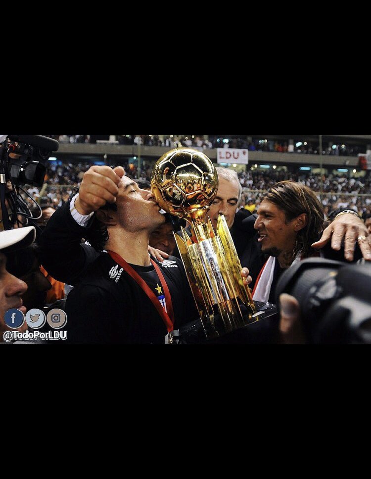 TacaBielerSKC's tweet photo. 10 años.....!! Salud Campeones @LDU_Oficial 🏆🏆🏆🏆 https://t.co/8tCLKpm9cP