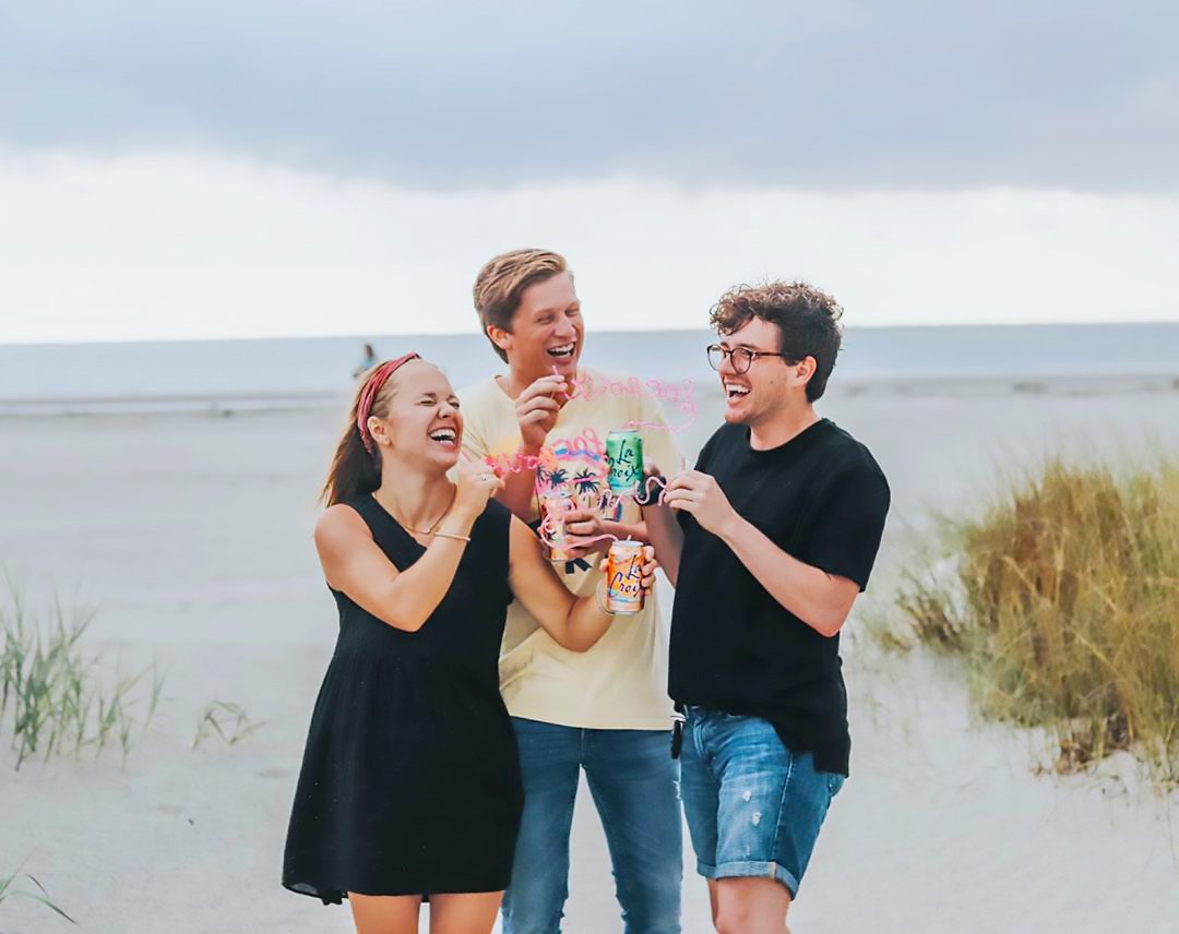 lacroixwater's tweet photo. Summer is meant for sharing a LaCroix with your #sparklesquad! 😄✨ (📸: @ctruff5) https://t.co/XQl9VPEWFo