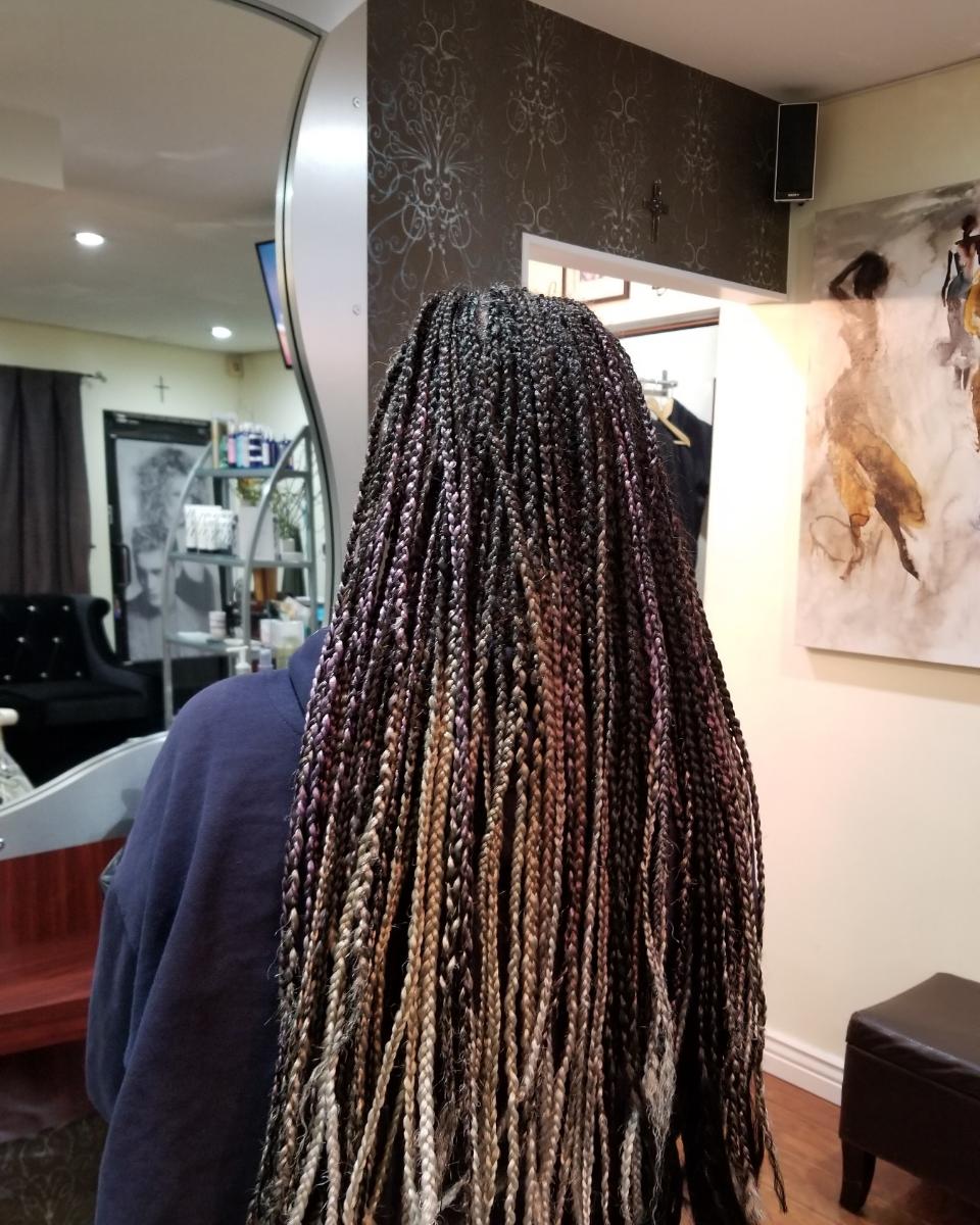 CMBeautyLounge's tweet photo. You like my hair? Gee thanks, just bought it. https://t.co/11NEJD6wz8