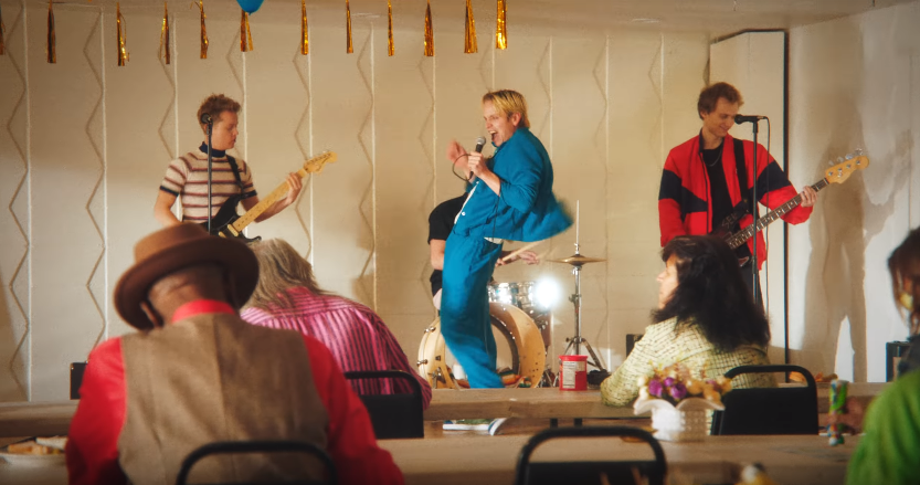 AlteRock_net's tweet photo. SWMRS are pondering what it would be like to play live if "the crowd was 71 instead of 17” in new video, 'Lose Lose Lose'. WATCH here: https://t.co/XbLoCG6e0P
#swmrs @swmrs #colebecker #loseloselose https://t.co/oPDX19ndSq