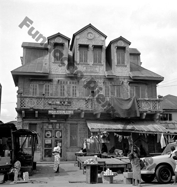 Pierre Verger, Afro-Brazilian house, Ibadan, Nigeria, 1950s. #smuarthistory #smumeadows #meadows50 #arthistory #arthistorian #pierreverger #afrobrazilianhouse