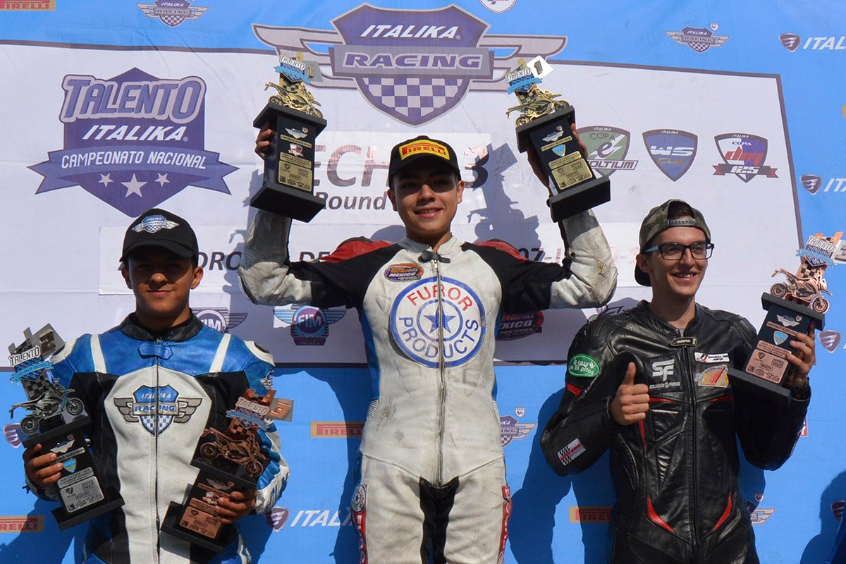 ItalikaRacing's tweet photo. @ItalikaOficial @liquiMolyzate @RacingBikemx @Pirelli_Moto_MX #CopaDM125
🥇 Víctor Pérez de León
🥈 Johan Vázquez
🥉 Alan Frías

#WSCup
🥇 Víctor Pérez de León
🥈 Alan Frias
🥉 Miguel Capdeville

#FormandoTalentos #DescubriendoTalentos #RoadToMotoGP #NacionalTalentoITALIKA #Chunguita

🗞 https://t.co/prWjR7IMJH https://t.co/PbGhbt2Q9R