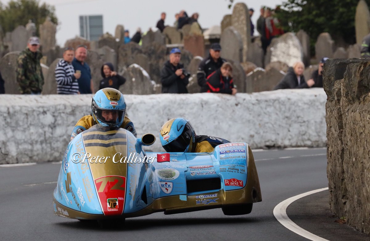 CallisterPeter's tweet photo. Pete Founds and Jevan Walmsley at Church Bends, Southern 100 #canoneosr #mirrorless #lowlighthighISO @CanonUKandIE @BellRacingHQ @BellHelmetsUK @rtxleathers @suzukicycles @S100isleofman @ManxmanS100 https://t.co/Pf4d22khEn