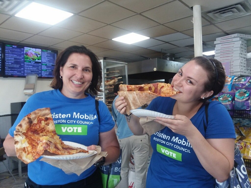 kristenmobilia's tweet photo. Lots of interesting #neighborhood conversations w/voters this past weekend while knocking doors in #MissionHill - stopped by my grandmother's old address & we had some very tasty slices at Il Mondo Pizzeria - #TeamMobilia loves supporting local businesses! #bospoli #VoteSept24 https://t.co/SjxWZlflJk