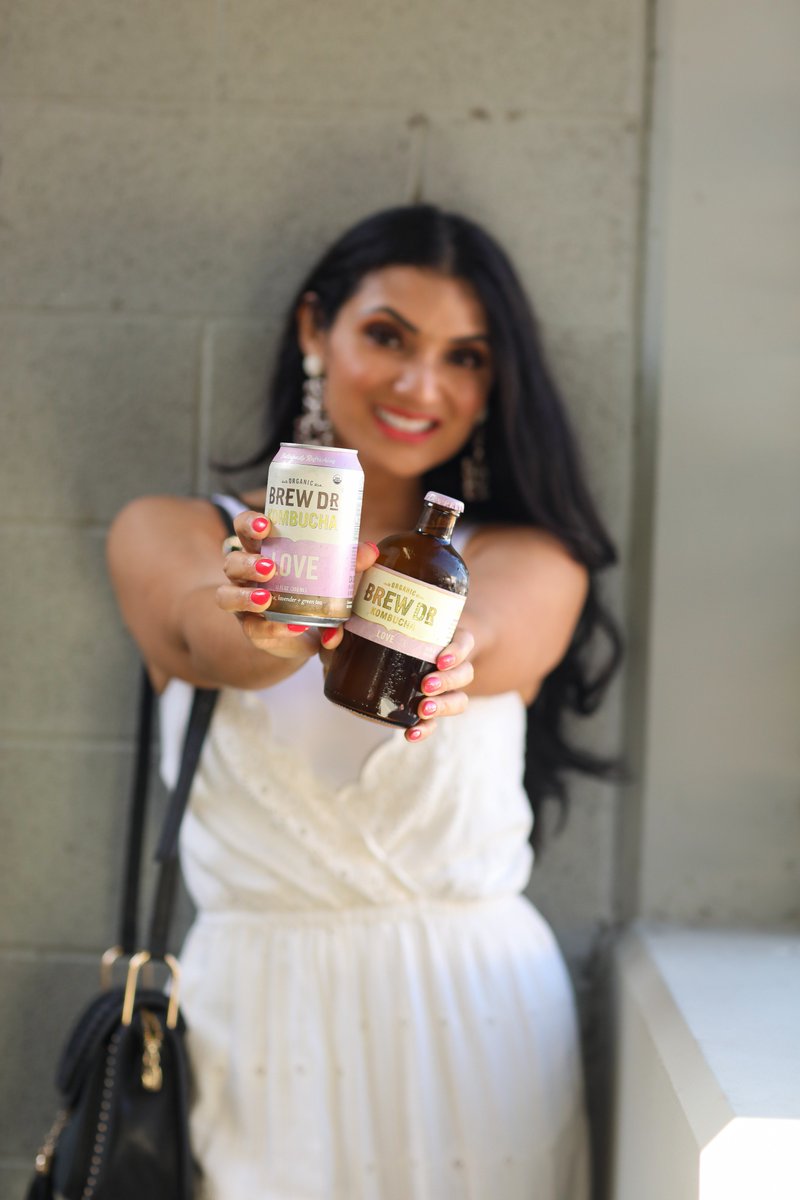 bydeborahsavage's tweet photo. My favorite Kombucha is from my friends at @brewdr Kombucha. Their healthy and premium tasting Kombucha is completely organic and 100% raw. It is the real deal! The taste is delicious, bubbly, and refreshing. #goodforhumans https://t.co/nB9aWMC8Dj https://t.co/MHnR0RdhlZ