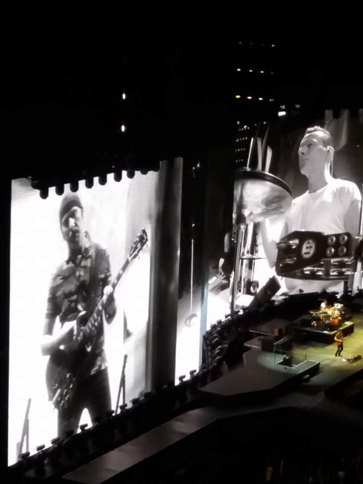 ThePheenster's tweet photo. On this day in 2017, I was at Twickenham. Happy days ❤ #U2 #JoshuaTreetour2017 https://t.co/tNEbH2POFL